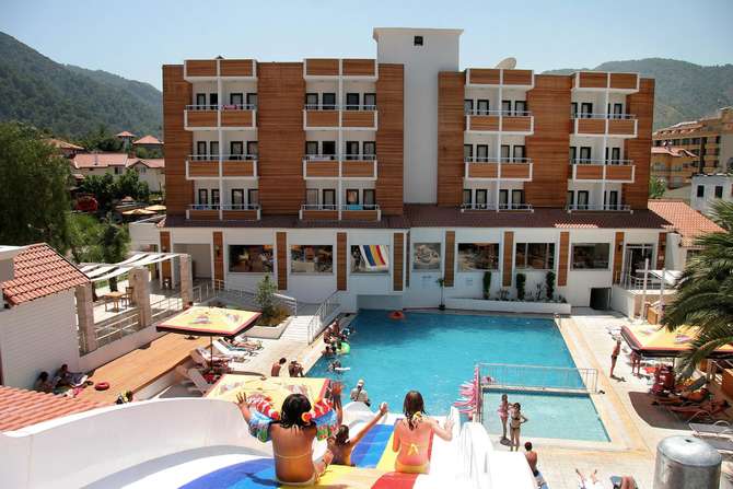 vakantie-naar-Munamar Beach Resort-mei 2025