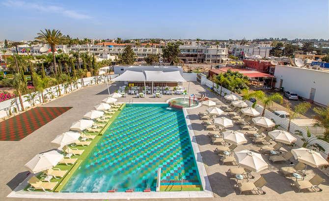 vakantie-naar-Nicholas Color Hotel-mei 2025