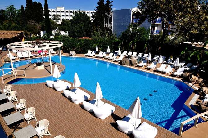 vakantie-naar-Palm Beach Hotel-mei 2025