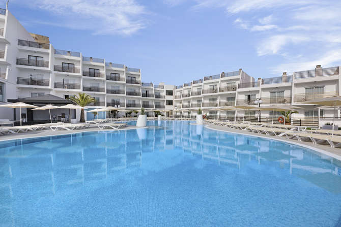 vakantie-naar-Palmanova Suites By Trh-april 2024