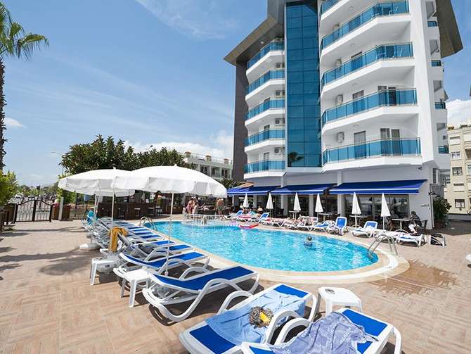 vakantie-naar-Parador Beach Hotel-april 2024