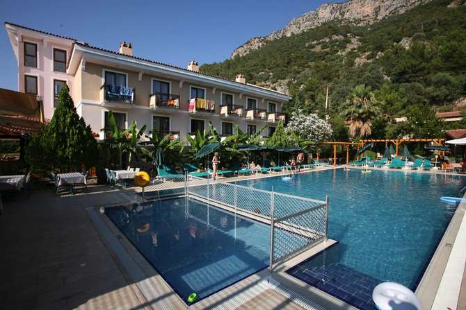 vakantie-naar-Perdikia Beach Hotel-juni 2025