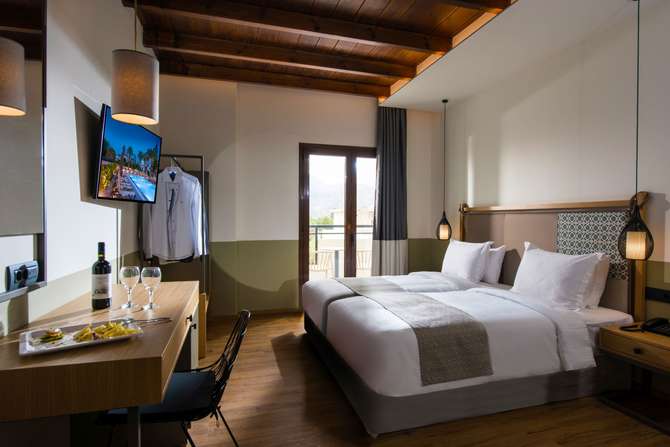 vakantie-naar-Petousis Hotel Suites-mei 2024