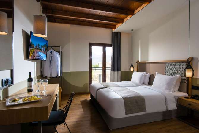 vakantie-naar-Petousis Hotel Suites-mei 2025