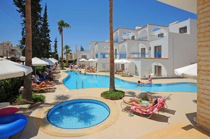 vakantie-naar-Petrosana Hotel Appartementen-juli 2025