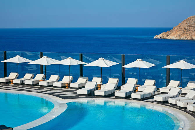 vakantie-naar-Royal Myconian Resort Villas-mei 2025