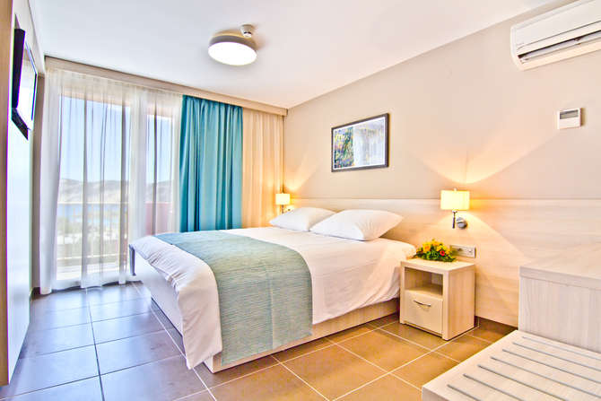 vakantie-naar-San Marino Sunny Resort Lopar Plaza-mei 2025