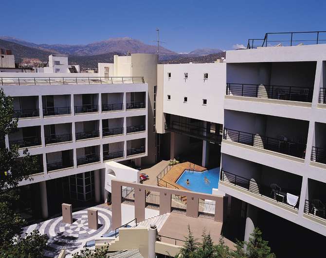 vakantie-naar-Santa Marina Hotel-maart 2023