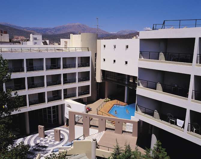 vakantie-naar-Santa Marina Hotel-mei 2025