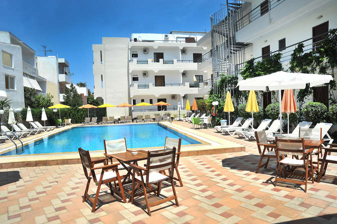 vakantie-naar-Santa Marina Hotel-mei 2025