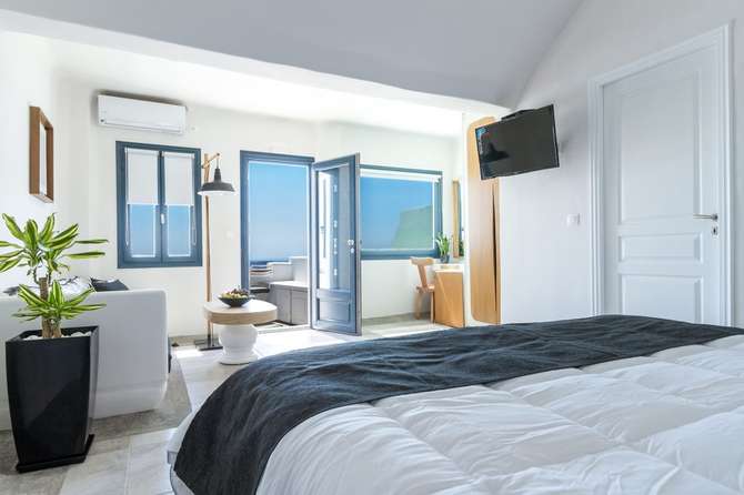 vakantie-naar-Santorinis Balcony Art Houses-mei 2025