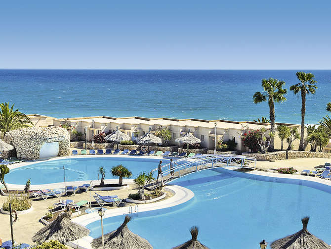vakantie-naar-Sbh Hotel Monica Beach Resort-april 2024