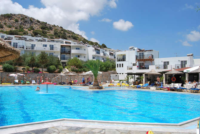 vakantie-naar-Semiramis Village Hotel-mei 2025