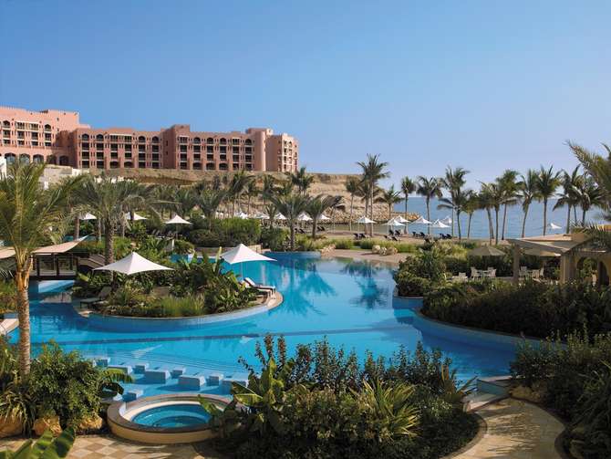 vakantie-naar-Shangri Las Barr Al Jissah Resort Spa-april 2024