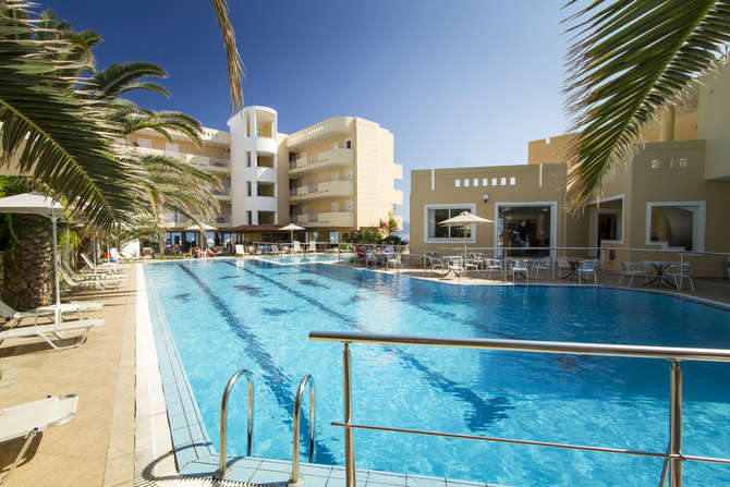 vakantie-naar-Sunny Bay Hotel-mei 2025