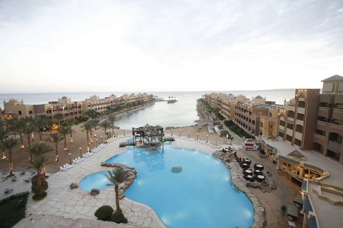 vakantie-naar-Sunny Days El Palacio Resort-mei 2025