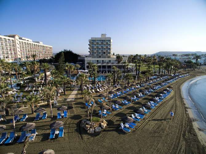 vakantie-naar-The Golden Bay Beach Hotel-mei 2024