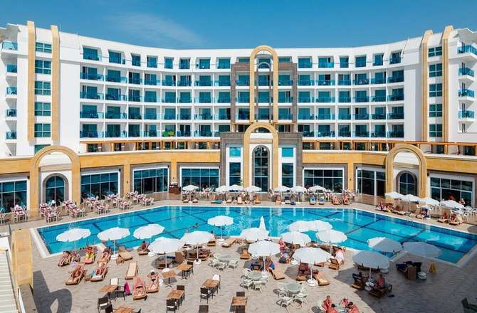 vakantie-naar-The Lumos Deluxe Resort Spa-april 2024