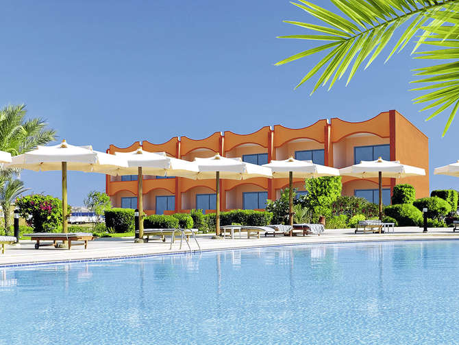 vakantie-naar-The Three Corners Happy Life Beach Resort-mei 2025