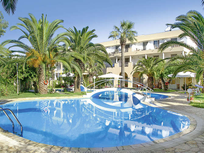 vakantie-naar-Three Stars Hotel Village-mei 2025