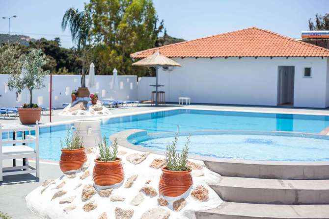vakantie-naar-Tinas Plus Hotel-mei 2025
