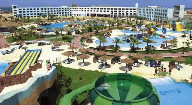 vakantie-naar-Titanic Aqua Park Resort-april 2024