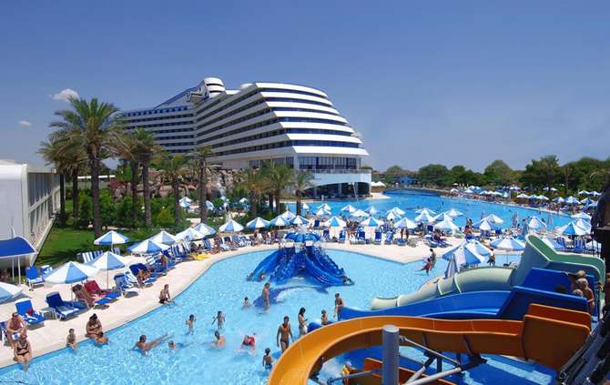 vakantie-naar-Titanic Beach Lara-mei 2025