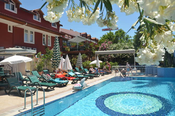 vakantie-naar-Tonoz Beach Hotel-mei 2024