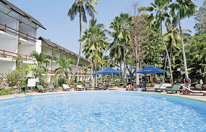 vakantie-naar-Travellers Beach Hotel-mei 2024