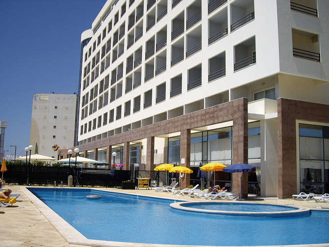 vakantie-naar-Tryp Lisboa Caparica Mar Hotel-mei 2024