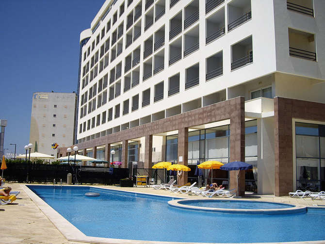 vakantie-naar-Tryp Lisboa Caparica Mar Hotel-mei 2025