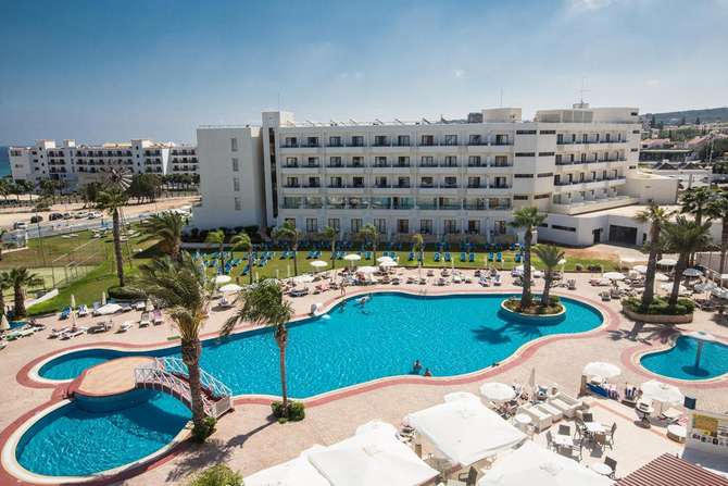 vakantie-naar-Tsokkos Protaras Beach Hotel-mei 2025