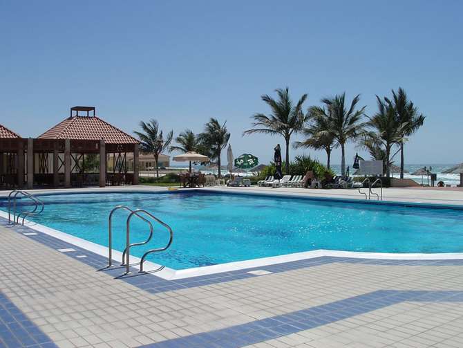 vakantie-naar-Umm Al Quwain Beach Hotel-april 2024