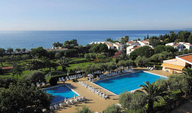 vakantie-naar-Unahotels Naxos Beach-mei 2025