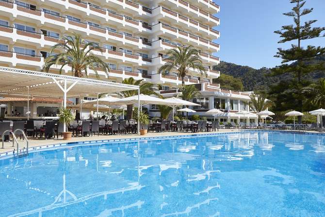 vakantie-naar-Universal Hotel Castell Royal-mei 2025