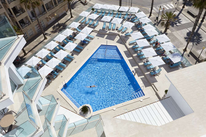 vakantie-naar-Universal Hotel Perla-mei 2025
