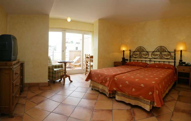 vakantie-naar-Urh Hotel Vila De Tossa-mei 2025