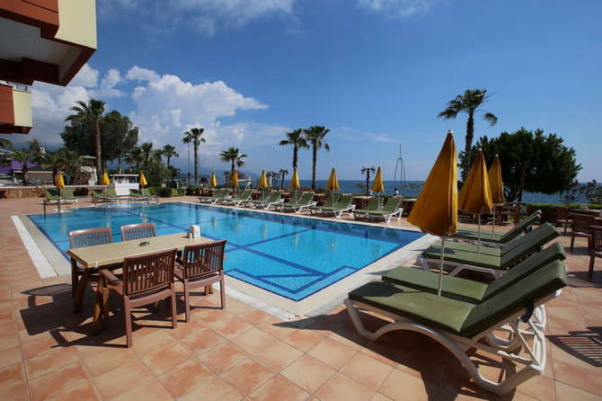 vakantie-naar-Valeri Beach Hotel-mei 2025