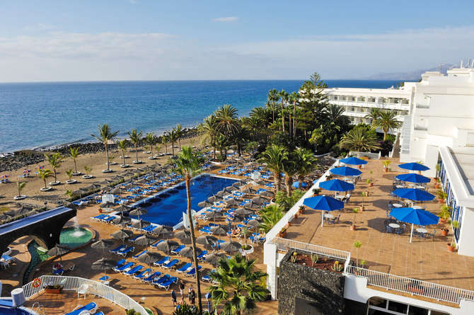 vakantie-naar-Vik Hotel San Antonio-mei 2025