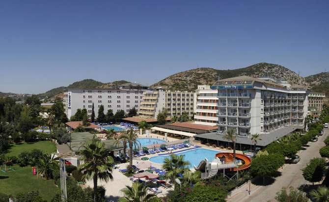 vakantie-naar-White City Beach Hotel-mei 2025