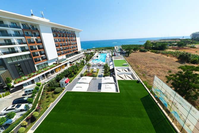 vakantie-naar-White City Resort Hotel-mei 2025