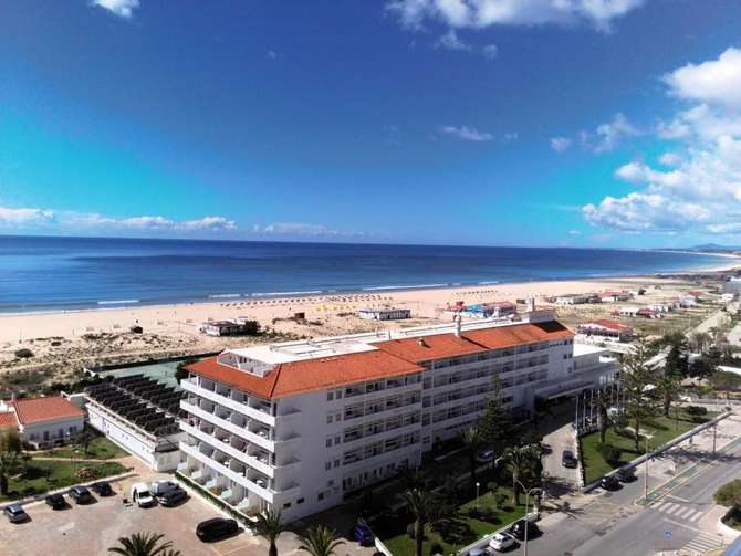 vakantie-naar-Yellow Praia Monte Gordo Hotel-mei 2025